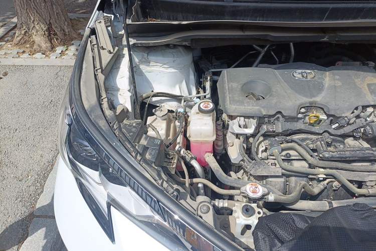 Used Toyota SIENNA 2021 2.5L Hybrid Comfort Edition Engine Bay Right