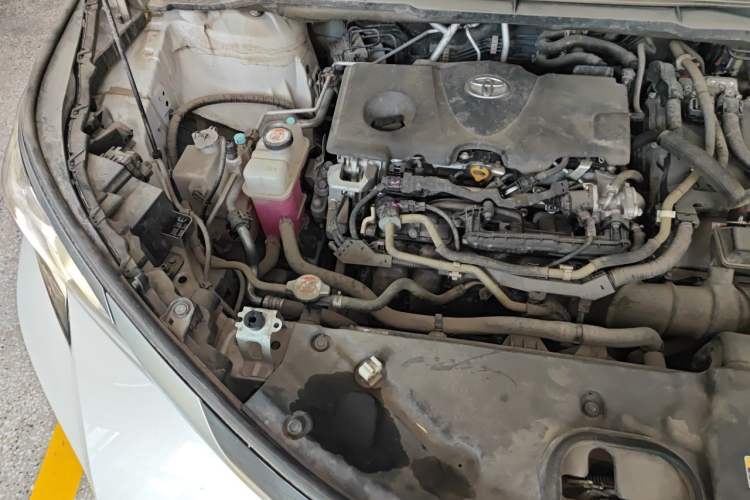 Used Toyota SIENNA 2021 2.5L Hybrid Premium Edition Engine Bay Right