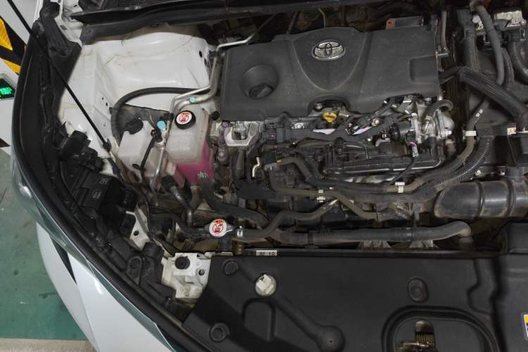 Used Toyota SIENNA 2021 2.5L Hybrid Premium Edition Engine Bay Right