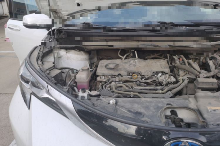 Used Toyota SIENNA 2021 2.5L Hybrid Platinum Edition Engine Bay Right