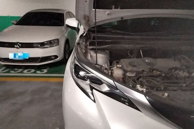 Used Toyota SIENNA 2021 2.5L Hybrid Premium Edition Engine Bay Right