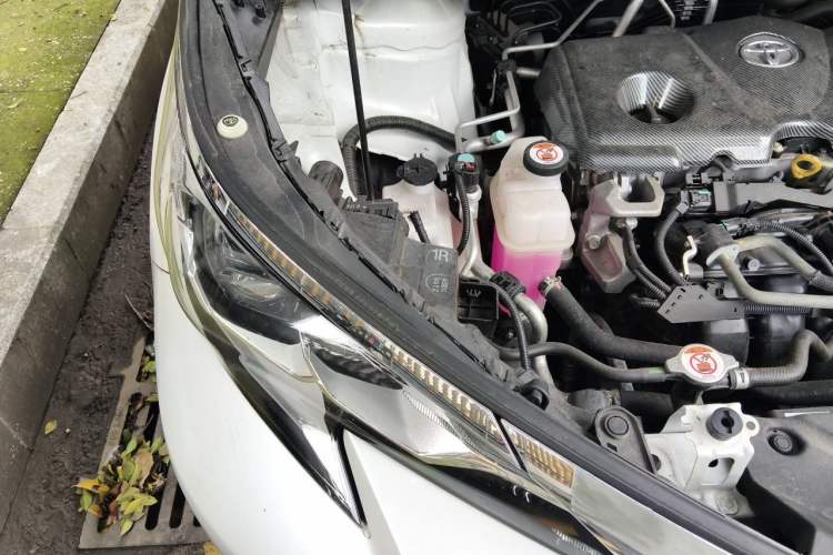 Used Toyota SIENNA 2021 2.5L Hybrid Comfort Edition Engine Bay Right