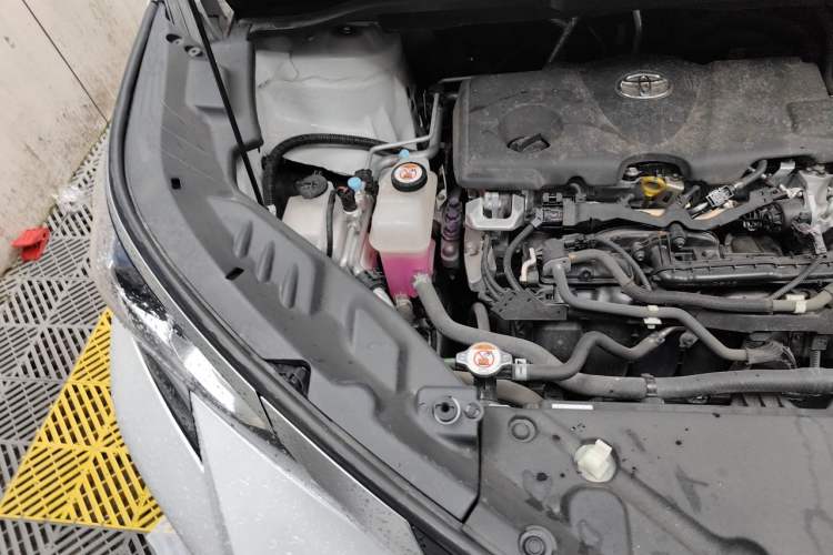 Used Toyota SIENNA 2021 2.5L Hybrid Luxury Edition Engine Bay Right