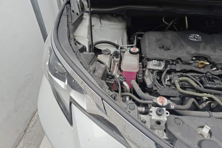 Used Toyota SIENNA 2021 2.5L Hybrid Comfort Edition Engine Bay Right