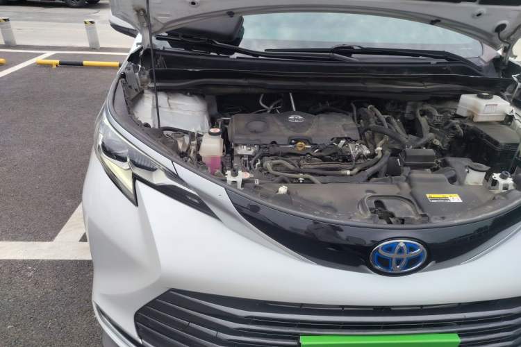 Used Toyota SIENNA 2021 2.5L Hybrid Ultimate Edition Engine Bay Right
