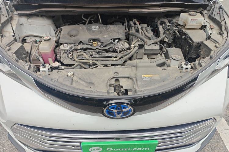 Used Toyota SIENNA 2021 2.5L Hybrid Platinum Edition Engine Bay