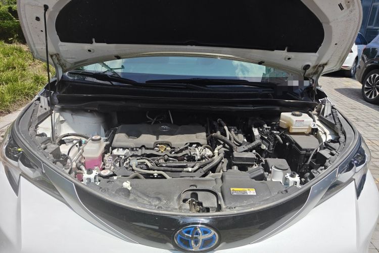 Used Toyota SIENNA 2021 2.5L Hybrid Premium Edition Engine Bay