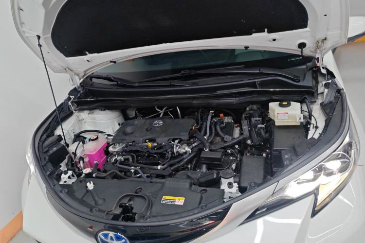 Used Toyota SIENNA 2021 2.5L Hybrid Platinum Edition Engine Bay