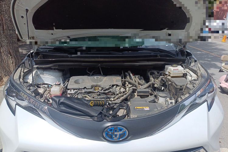 Used Toyota SIENNA 2021 2.5L Hybrid Comfort Edition Engine Bay