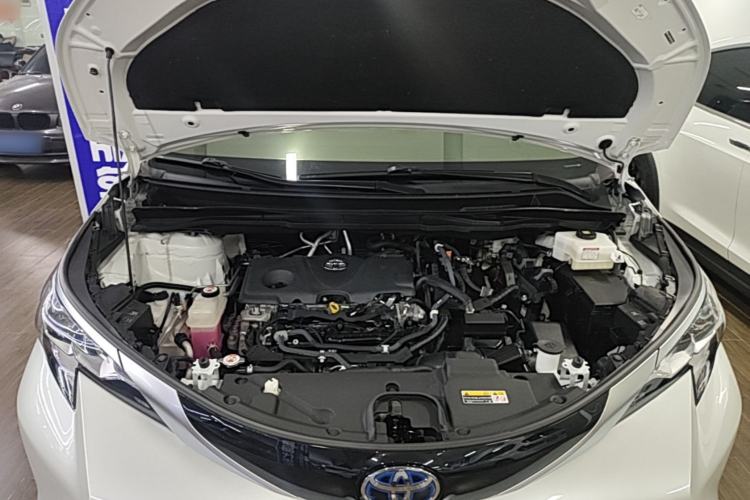 Used Toyota SIENNA 2021 2.5L Hybrid Platinum Edition Engine Bay