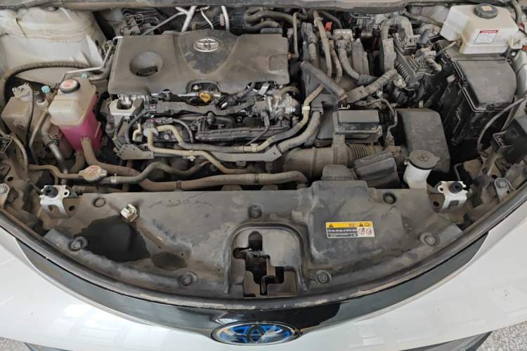 Used Toyota SIENNA 2021 2.5L Hybrid Premium Edition Engine Bay