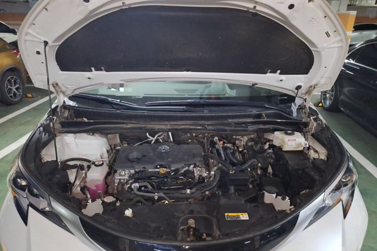 Used Toyota SIENNA 2021 2.5L Hybrid Platinum Edition Engine Bay