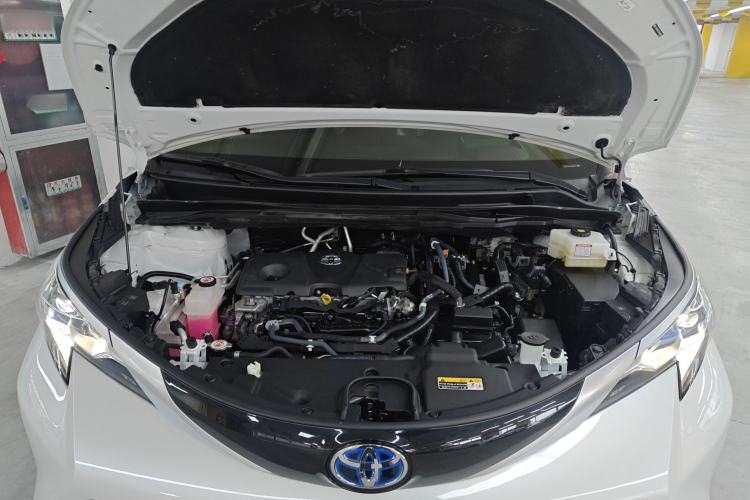 Used Toyota SIENNA 2021 2.5L Hybrid Platinum Edition Engine Bay