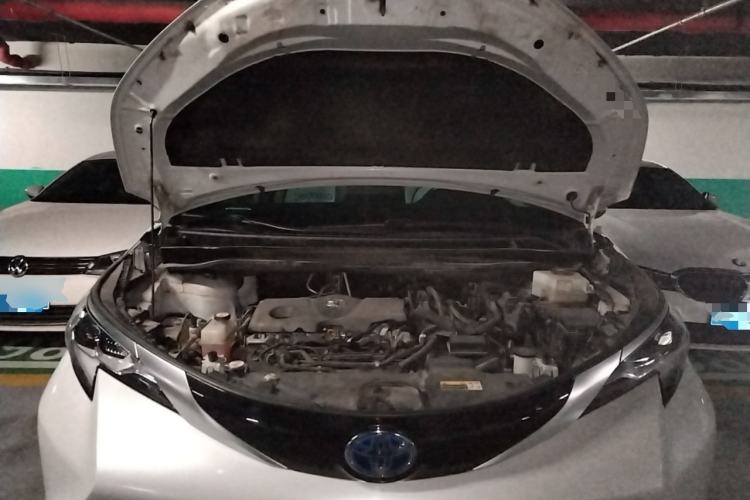 Used Toyota SIENNA 2021 2.5L Hybrid Premium Edition Engine Bay