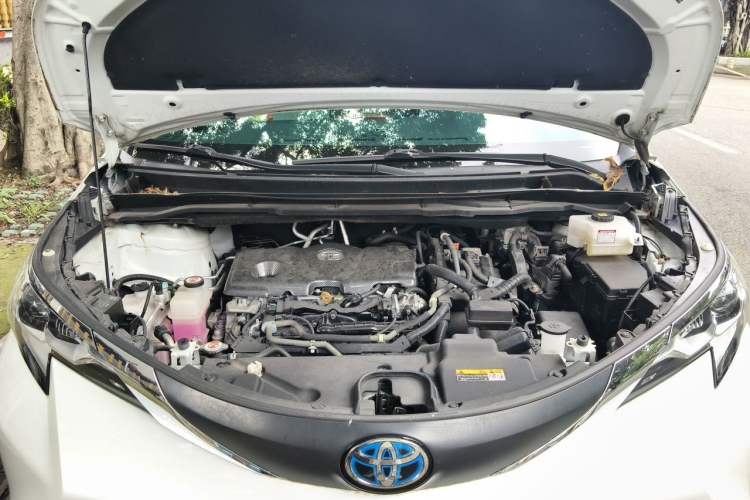 Used Toyota SIENNA 2021 2.5L Hybrid Comfort Edition Engine Bay