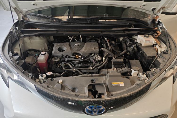 Used Toyota SIENNA 2021 2.5L Hybrid Premium Edition Engine Bay