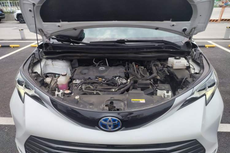 Used Toyota SIENNA 2021 2.5L Hybrid Ultimate Edition Engine Bay