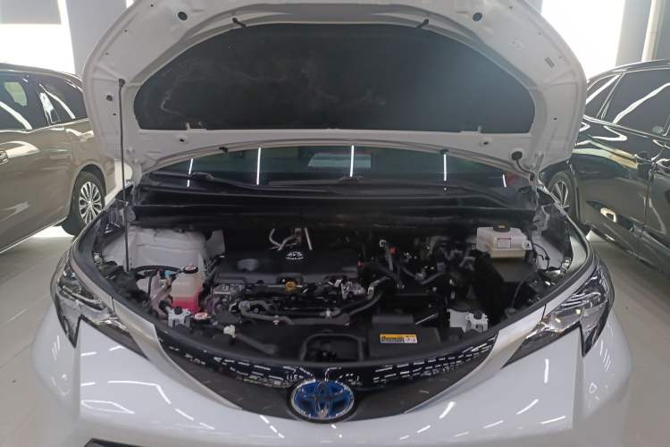 Used Toyota SIENNA 2021 2.5L Hybrid Premium Edition Engine Bay
