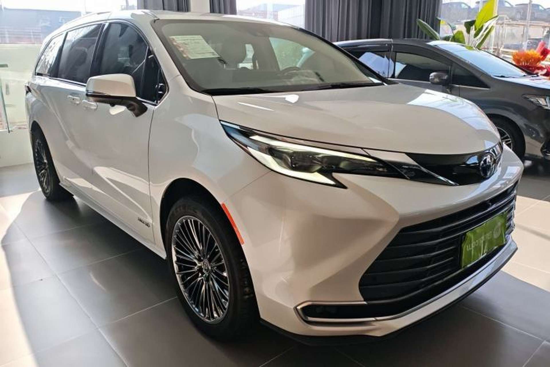 Used Toyota SIENNA 2021 2.5L Hybrid Comfort Edition Exterior 1