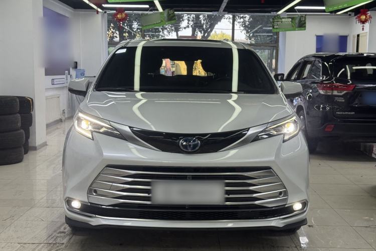 Used Toyota SIENNA 2021 2.5L Hybrid Platinum Edition Exterior 1