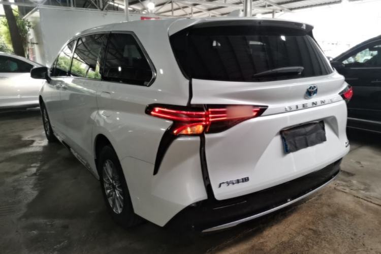 Used Toyota SIENNA 2021 2.5L Hybrid Premium Edition Exterior 2