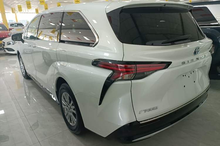 Used Toyota SIENNA 2021 2.5L Hybrid Premium Edition Exterior 2