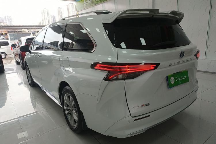 Used Toyota SIENNA 2021 2.5L Hybrid Platinum Edition Exterior 2