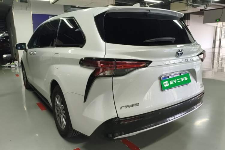 Used Toyota SIENNA 2021 2.5L Hybrid Premium Edition Exterior 2