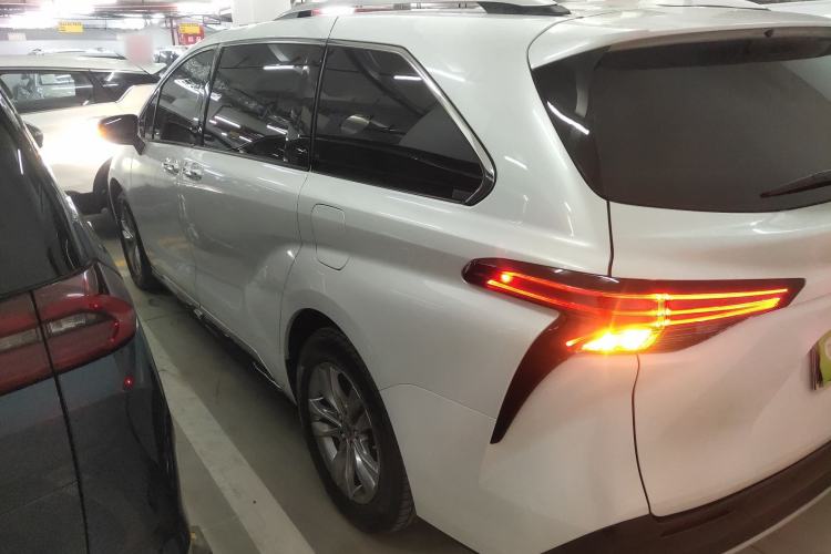 Used Toyota SIENNA 2021 2.5L Hybrid Platinum Edition Exterior 2
