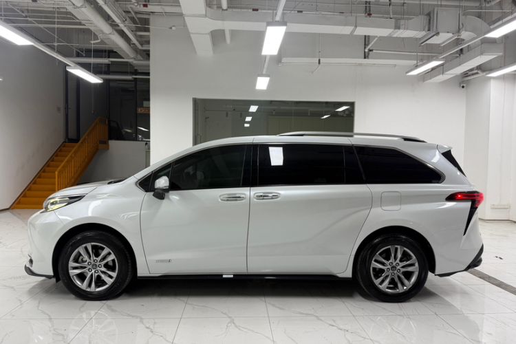 Used Toyota SIENNA 2021 2.5L Hybrid Ultimate Edition Exterior 2