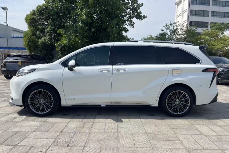 Used Toyota SIENNA 2021 2.5L Hybrid Platinum Edition Exterior 2