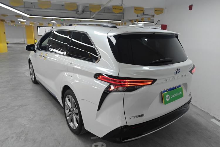 Used Toyota SIENNA 2021 2.5L Hybrid Platinum Edition Exterior 2