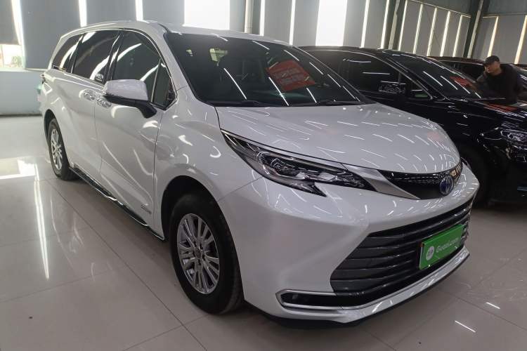 Used Toyota SIENNA 2021 2.5L Hybrid Premium Edition Exterior 2