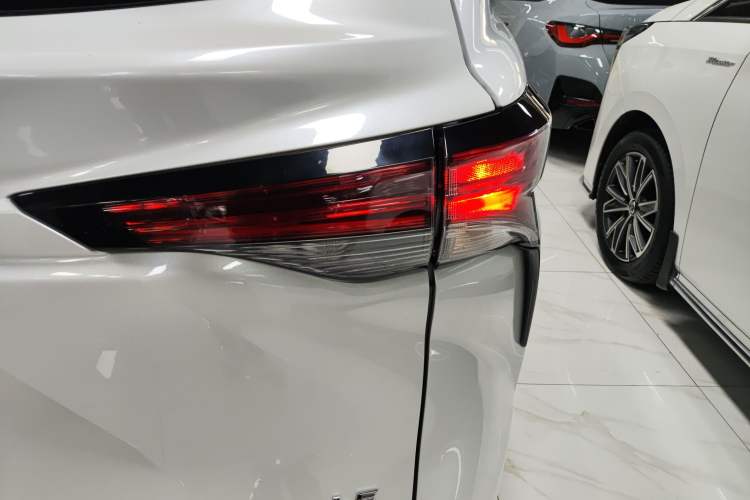 Used Toyota SIENNA 2021 2.5L Hybrid Comfort Edition Exterior 3