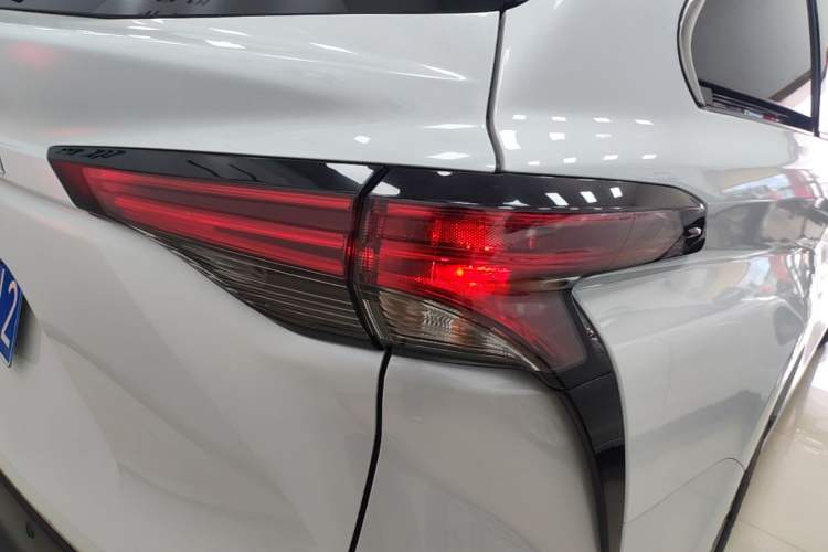 Used Toyota SIENNA 2021 2.5L Hybrid Comfort Edition Exterior 3