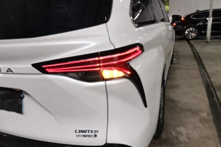 Used Toyota SIENNA 2021 2.5L Hybrid Premium Edition Exterior 3