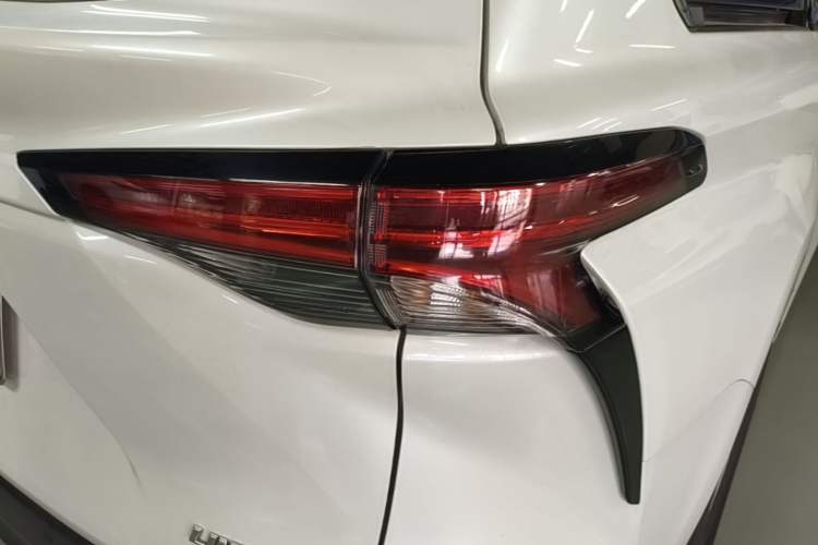 Used Toyota SIENNA 2021 2.5L Hybrid Premium Edition Exterior 3
