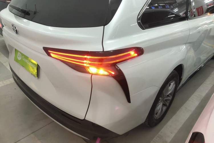 Used Toyota SIENNA 2021 2.5L Hybrid Platinum Edition Exterior 3