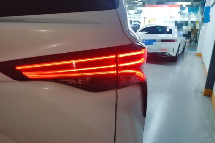 Used Toyota SIENNA 2021 2.5L Hybrid Platinum Edition Exterior 3