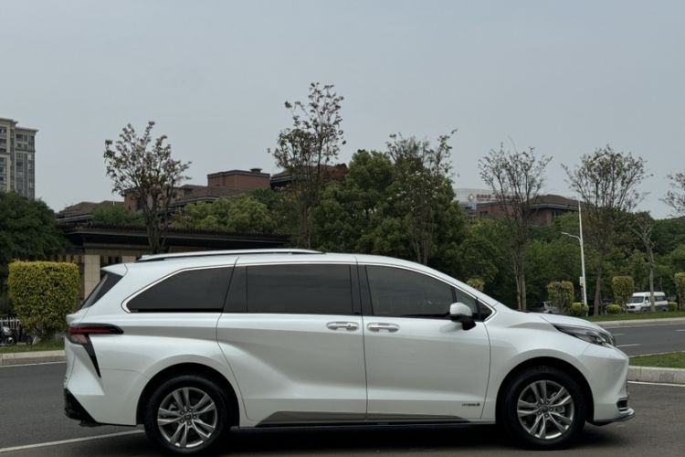 Used Toyota SIENNA 2021 2.5L Hybrid Platinum Edition Exterior 3