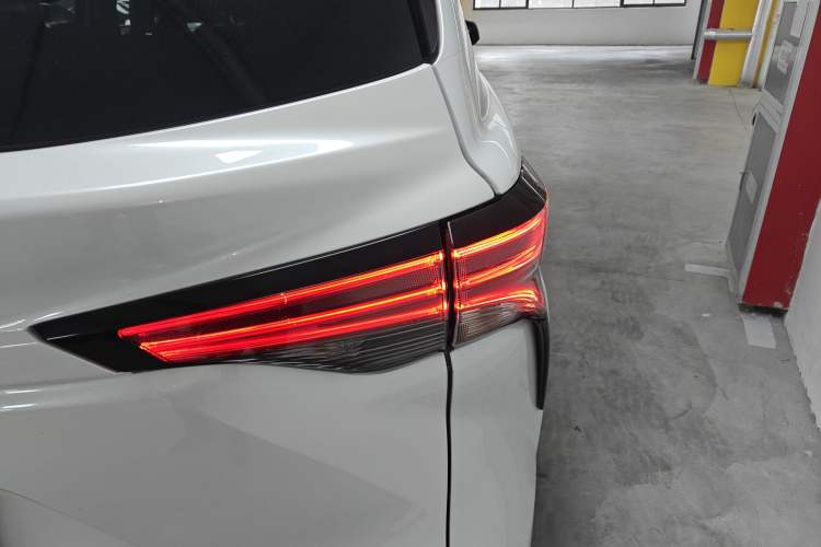 Used Toyota SIENNA 2021 2.5L Hybrid Platinum Edition Exterior 3