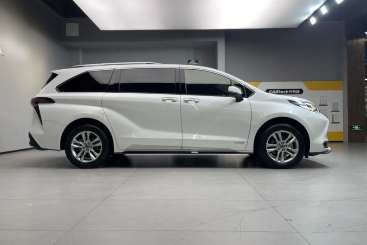 Used Toyota SIENNA 2021 2.5L Hybrid Platinum Edition Exterior 3