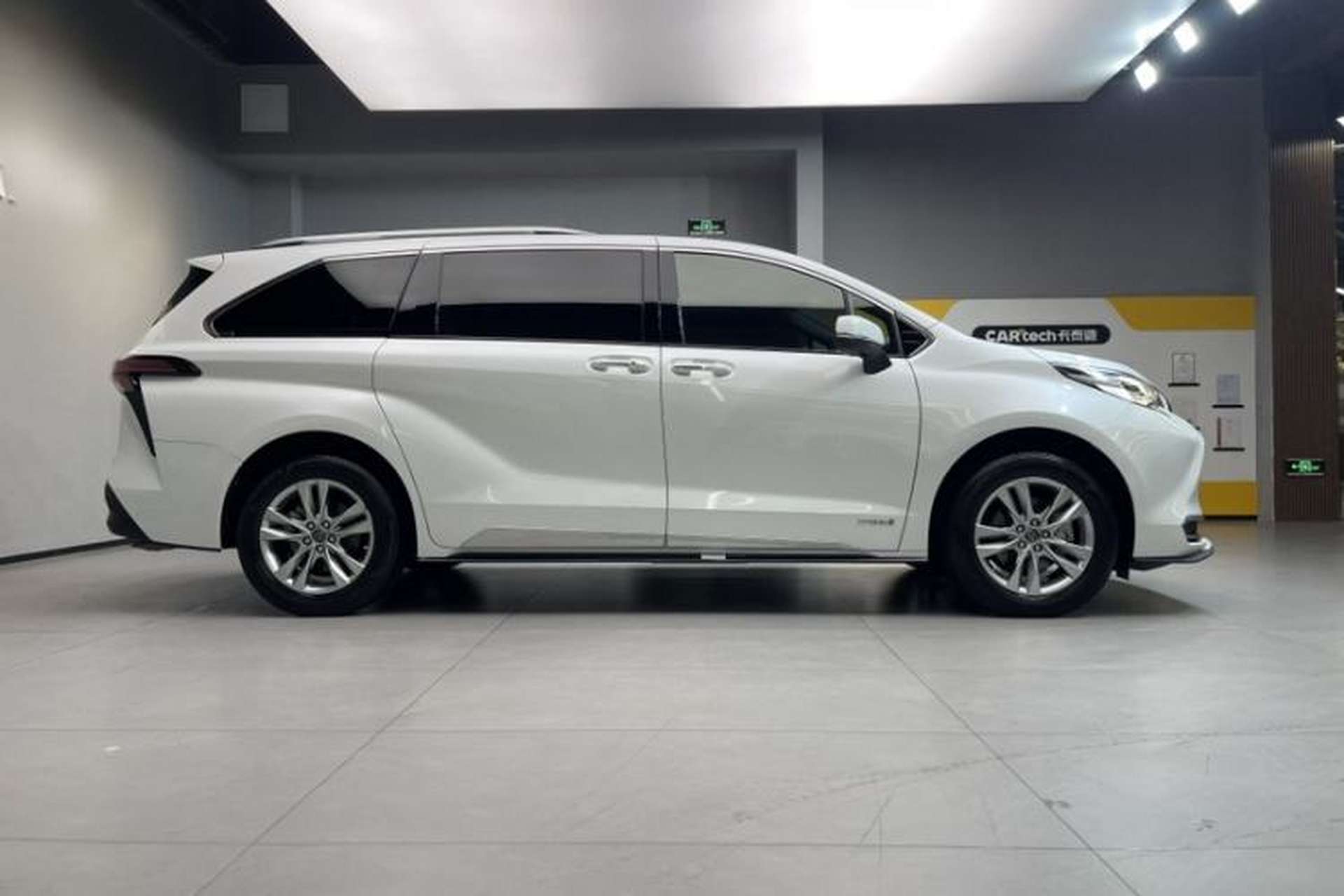 Used Toyota SIENNA 2021 2.5L Hybrid Platinum Edition Exterior 3