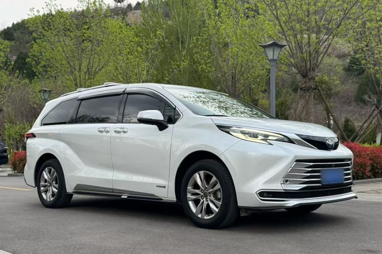 Used Toyota SIENNA 2021 2.5L Hybrid Platinum Edition Exterior 4