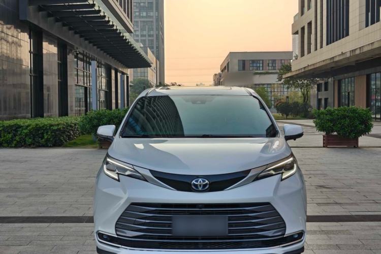 Used Toyota SIENNA 2021 2.5L Hybrid Premium Edition Exterior 4