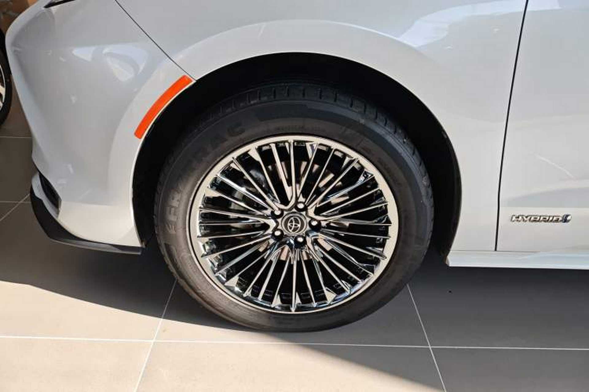 Used Toyota SIENNA 2021 2.5L Hybrid Comfort Edition Exterior 4