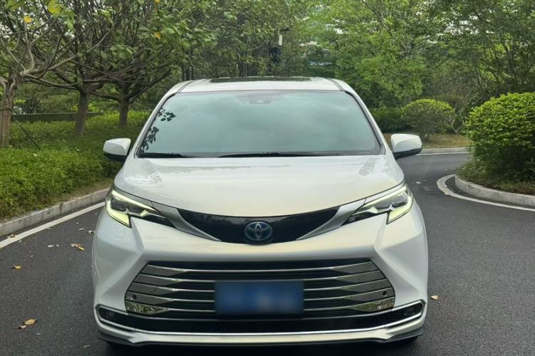 Used Toyota SIENNA 2021 2.5L Hybrid Luxury Edition Exterior 4