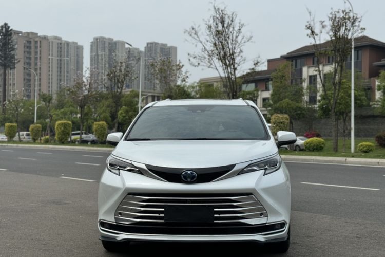 Used Toyota SIENNA 2021 2.5L Hybrid Platinum Edition Exterior 4