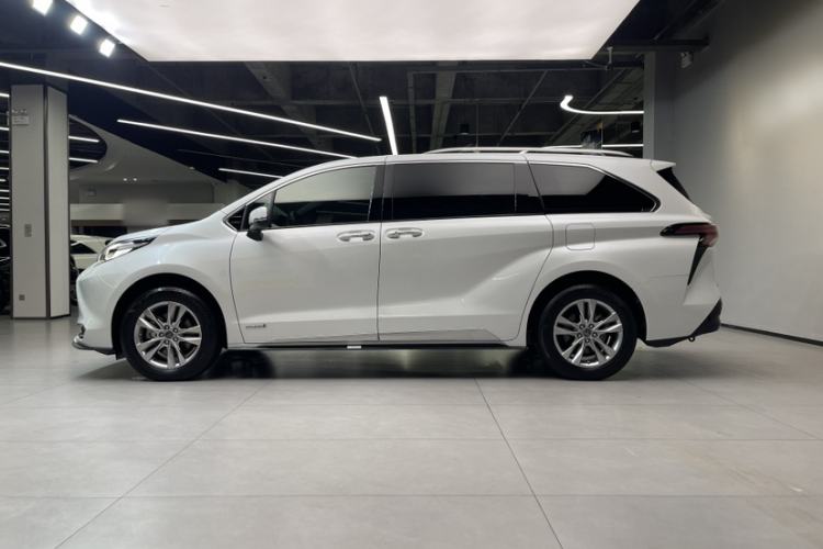 Used Toyota SIENNA 2021 2.5L Hybrid Platinum Edition Exterior 4
