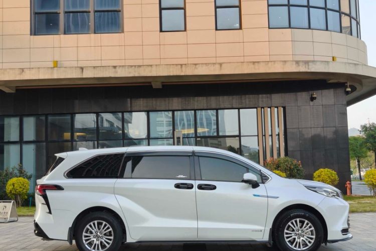Used Toyota SIENNA 2021 2.5L Hybrid Premium Edition Exterior 5